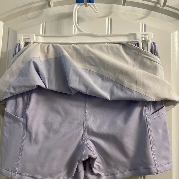 Gorgeous lululemon skort - Picture 2 of 2